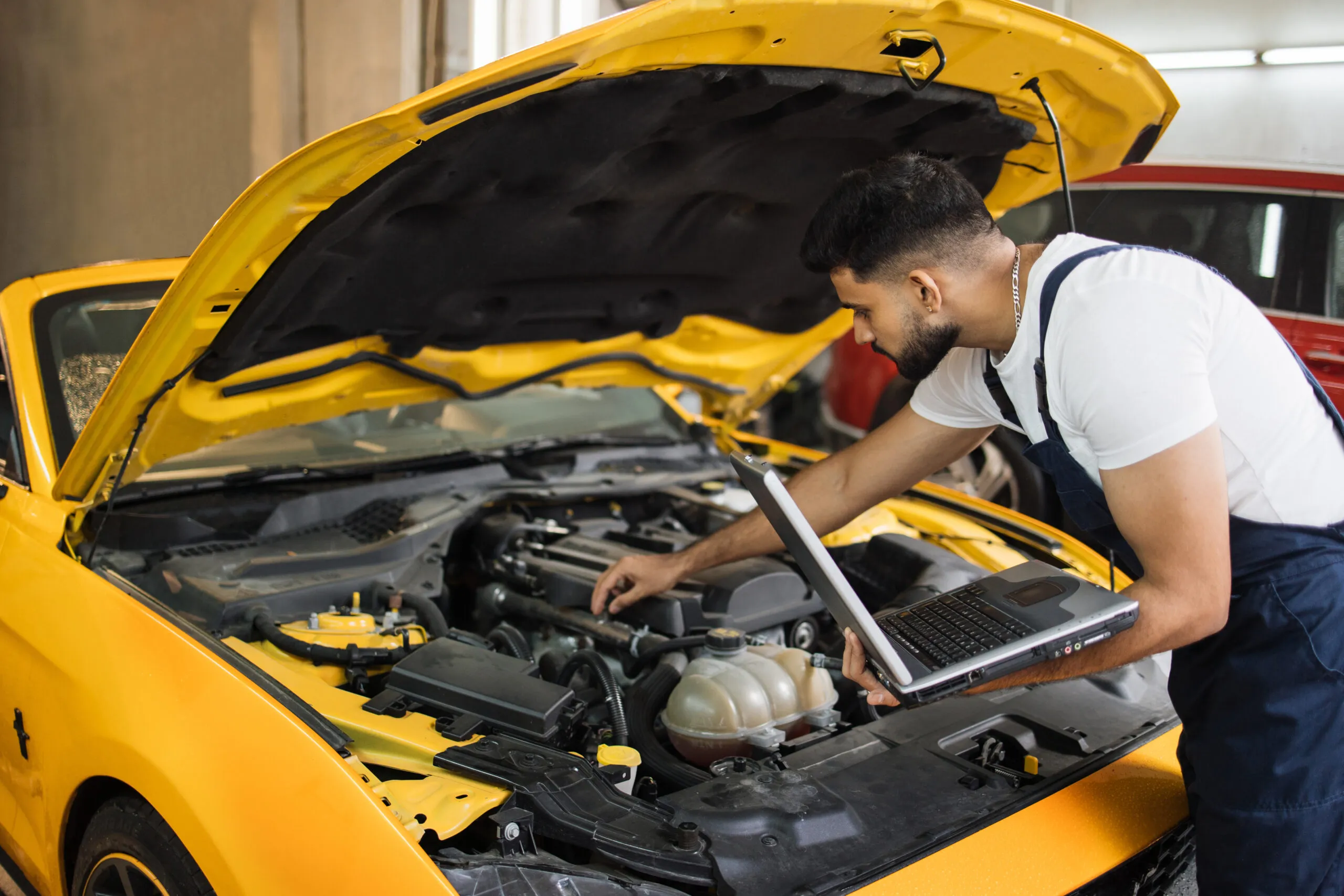 Customer interacting with a mobile mechanic, highlighting the advantages of mobile services